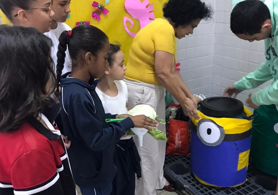 Escolas recolhem 400 litros de óleo usado e ultrapassam meta em Santos