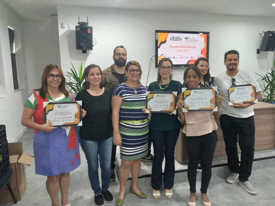 Programa ambiental de reciclagem de óleo premia escolas municipais em Santos