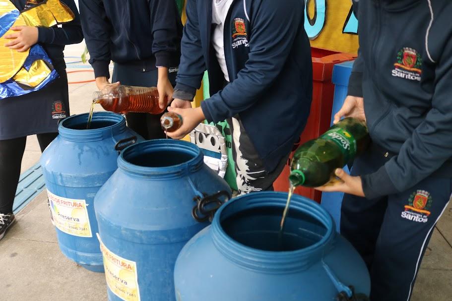 Coleta de óleo de cozinha usado gera benefícios ao meio ambiente e recursos para escolas de Santos